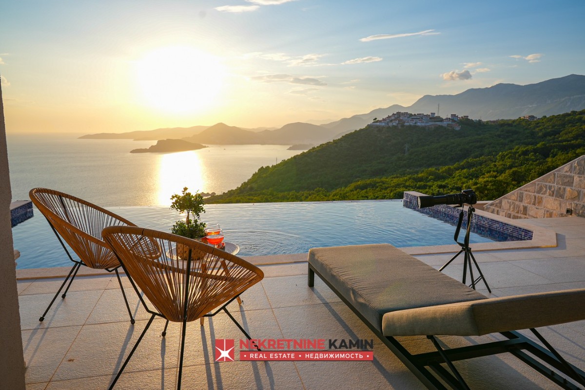 Modern Luxury Villa with Pool and Panoramic Sea Views, Blizikuće, Budva